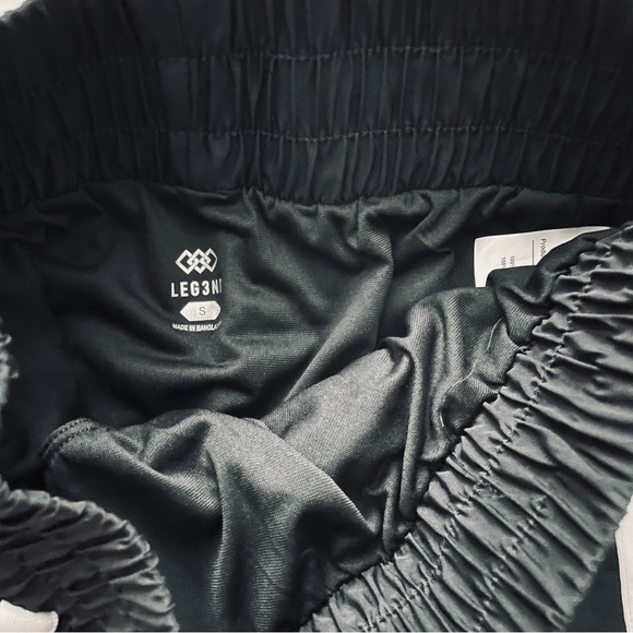 Black Tempo Run Shorts with Side Stripes NWT - Size S - Picture 3 of 5